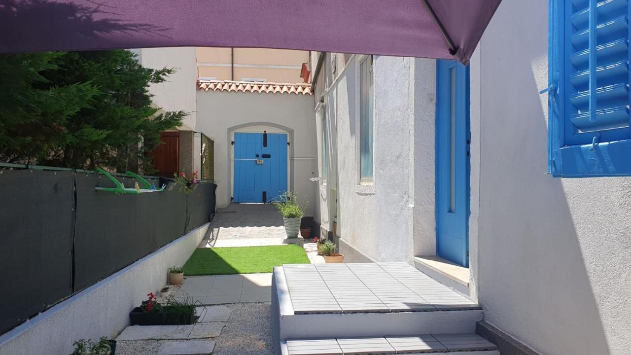 Holiday Home Blue Door In Pula Eksteriør billede